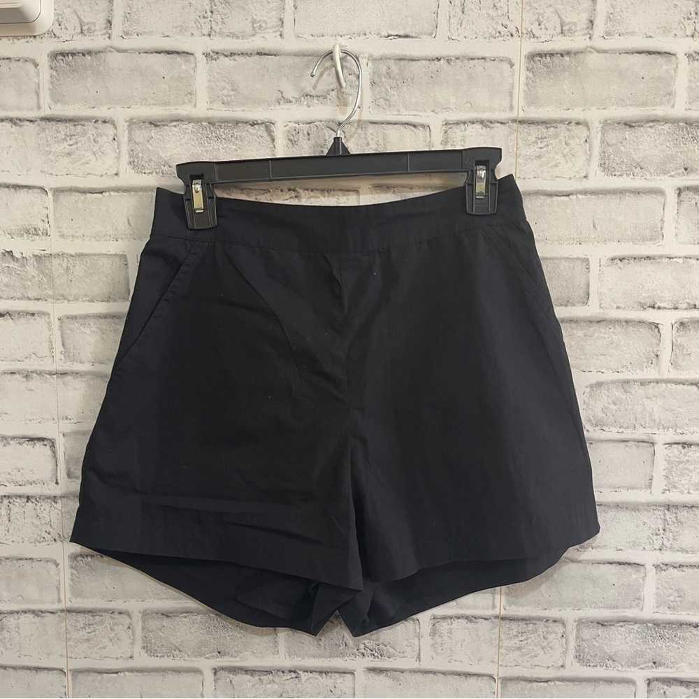 Women’s Free People black flat front pull on shorts Size small